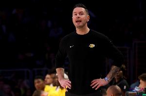 解说：湖人瞎打啥呀 用灰熊喜欢的方式去打比赛 不落后才怪