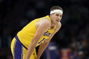 明日湖人战马刺！海斯大概率出战里夫斯出战成疑 詹姆斯等4人缺阵