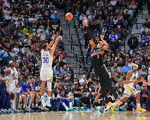 创N个纪录！勇士晒库里昨日数据：比肩乔詹 9三分场次超2-5名之和